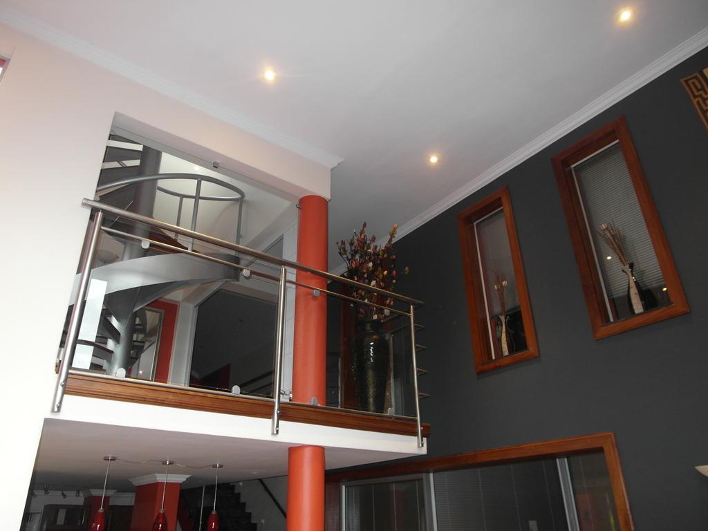 Red Square Home Pretoria-Noord Extérieur photo